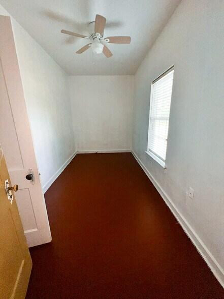 More Photos Of 108 N Gordon Dr, Crockett Apartments For Sale