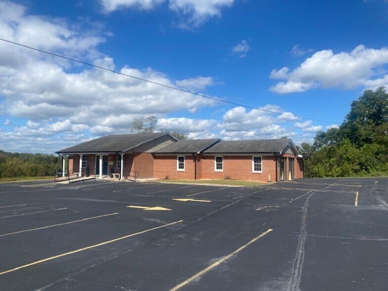 More Photos Of 109 Fontaine Dr, Ridgeway Funeral Home For Sale