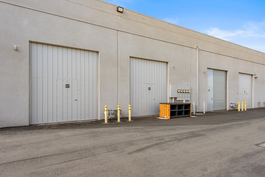 More Photos Of 711 W 17th St, Costa Mesa Light Distribution For Sale