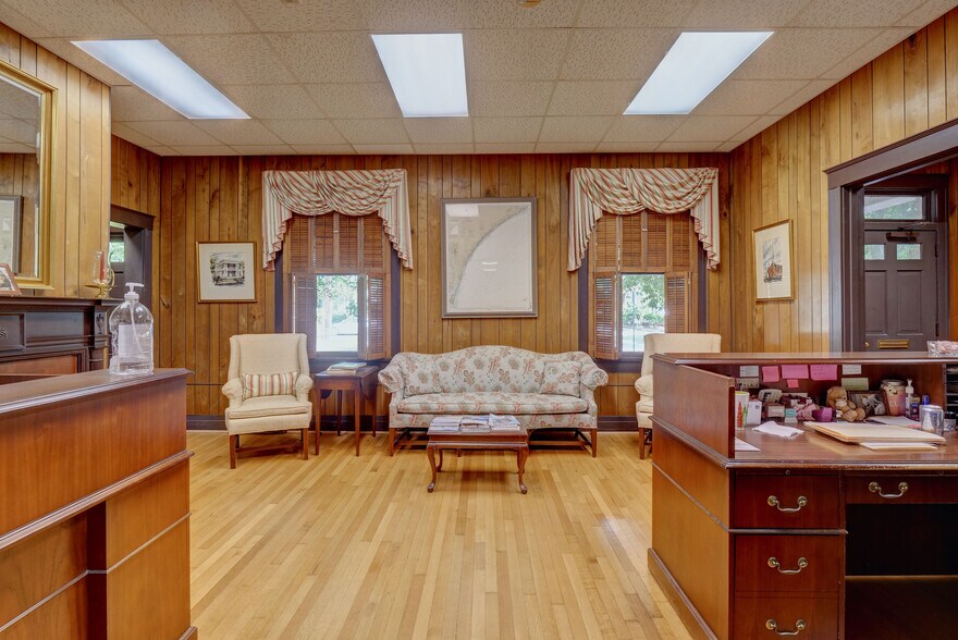 More Photos Of 14 S 5th Ave, Wilmington Office For Sale
