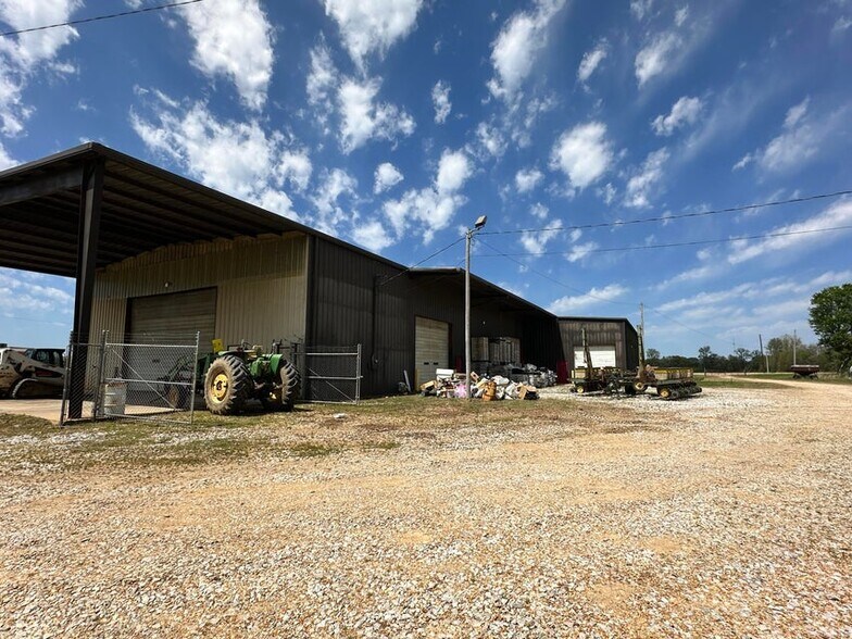 More Photos Of 910 State Highway 30 W, New Albany Warehouse For Sale