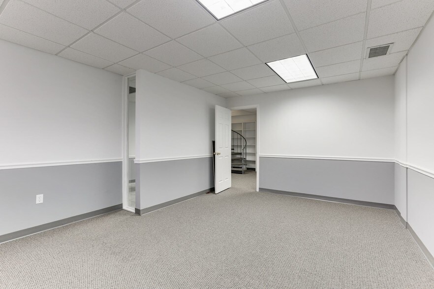 More Photos Of 2915-2917 Hunter Mill Rd, Oakton Medical For Sale