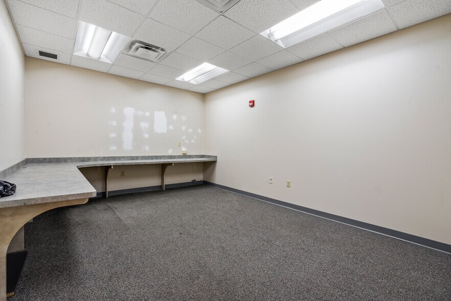 More Photos Of 77-87 Glade Dr, Kittanning Flex For Sale