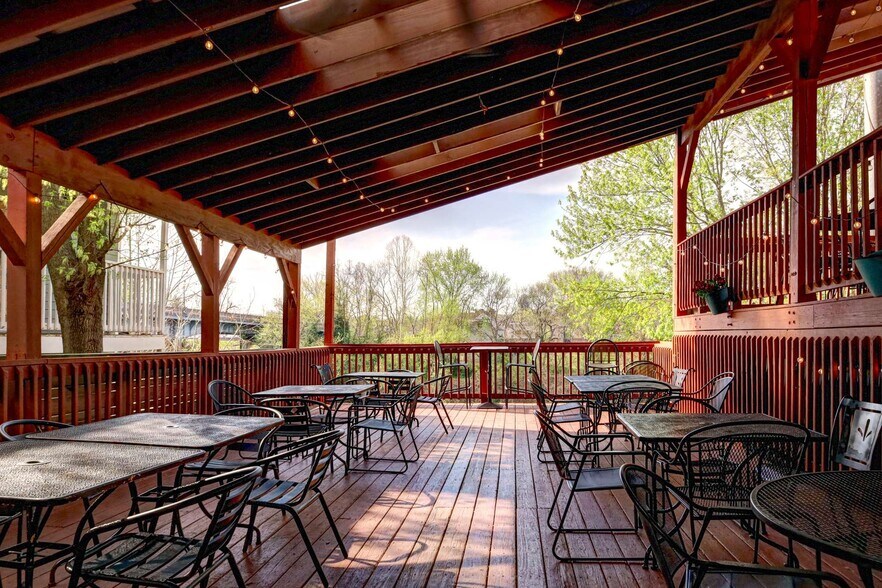 More Photos Of 103 W Main St, Frankfort Restaurant For Sale