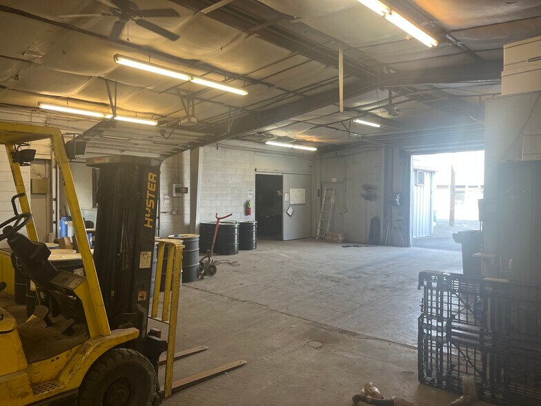 More Photos Of 1012 N 9th Ave, Walla Walla Manufacturing For Sale