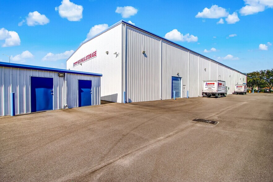 More Photos Of 10416 New Berlin Rd, Jacksonville Warehouse For Lease