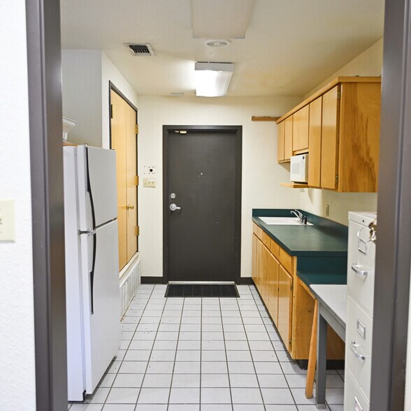 More Photos Of 117 Gordon Rd, Mingus Bank For Lease