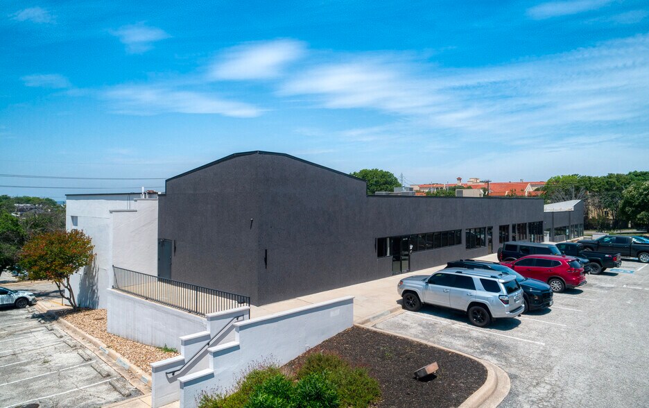 Primary Photo Of 8637 Fredericksburg Rd, San Antonio Storefront Retail Office For Lease