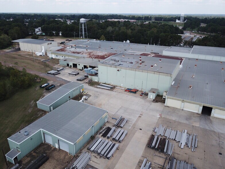 More Photos Of 2785 McCracken Rd, Hernando Manufacturing For Lease