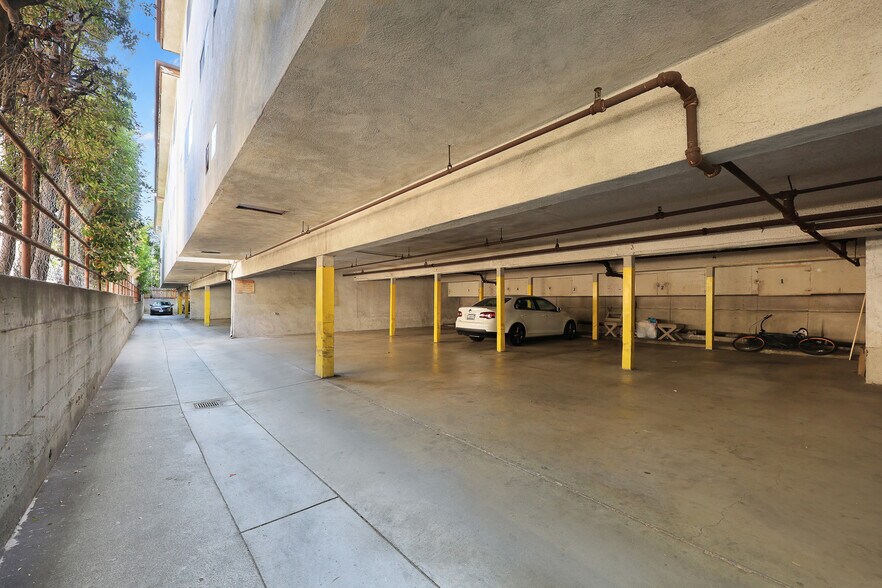 More Photos Of 332 Riverdale Dr, Glendale Apartments For Sale