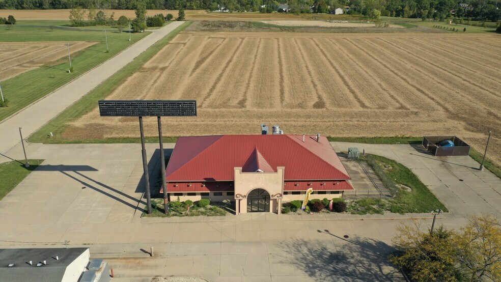 More Photos Of 210 N Lewis Ave, Oglesby Restaurant For Lease