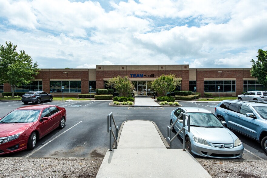 More Photos Of 1431 Centerpoint Blvd, Knoxville Office For Lease