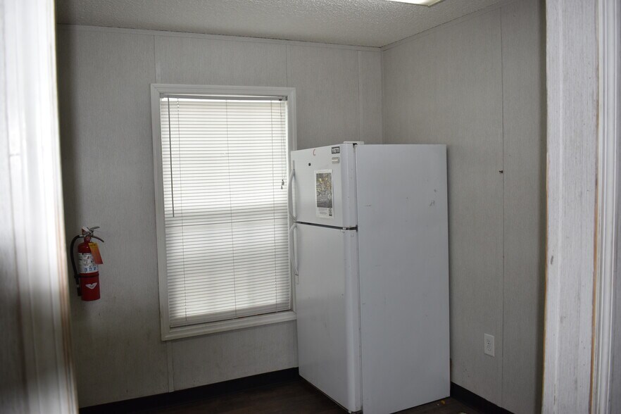 More Photos Of 1893 90th Ave, Vero Beach Auto Repair For Lease