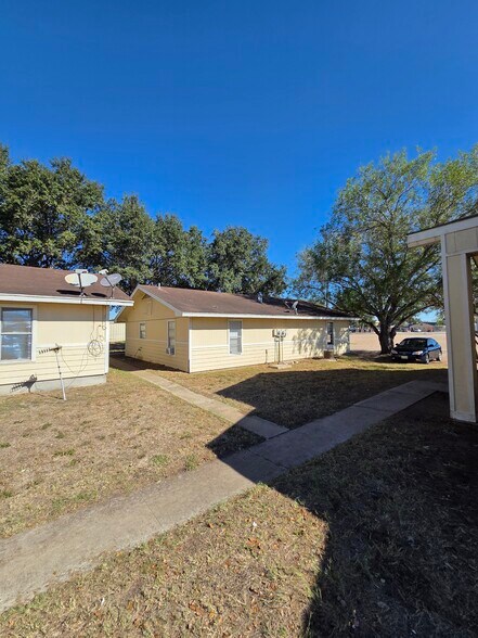 More Photos Of 657 W 4th St, Yorktown Apartments For Sale