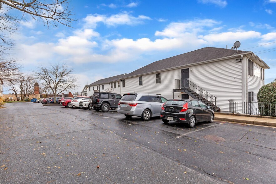 More Photos Of 10425 Southern Maryland Blvd, Dunkirk Medical For Lease