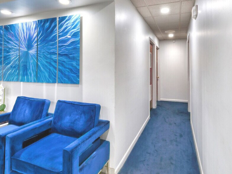 More Photos Of 7880 N University Dr, Tamarac Office Residential For Lease