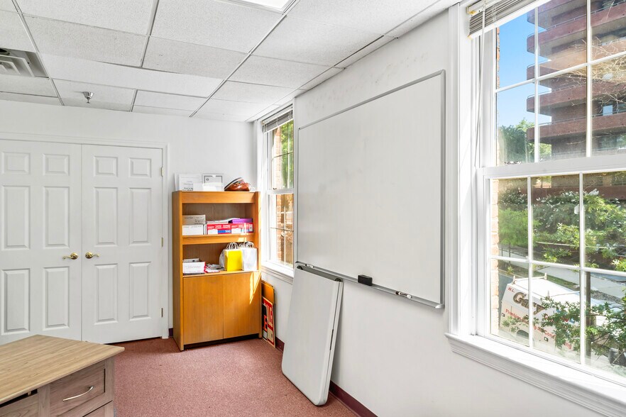 More Photos Of 4600 N Park Ave, Chevy Chase Medical For Sale