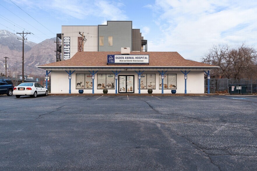 Primary Photo Of 208 S Washington Blvd, Ogden General Retail For Sale