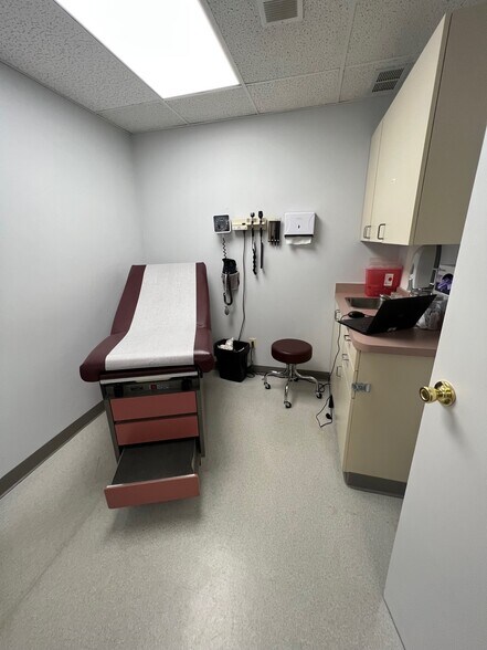 More Photos Of 3200 Sunset Ave, Ocean Medical For Lease