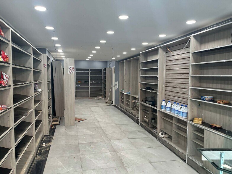 More Photos Of 136 Smith St, Brooklyn Storefront Retail Residential For Lease