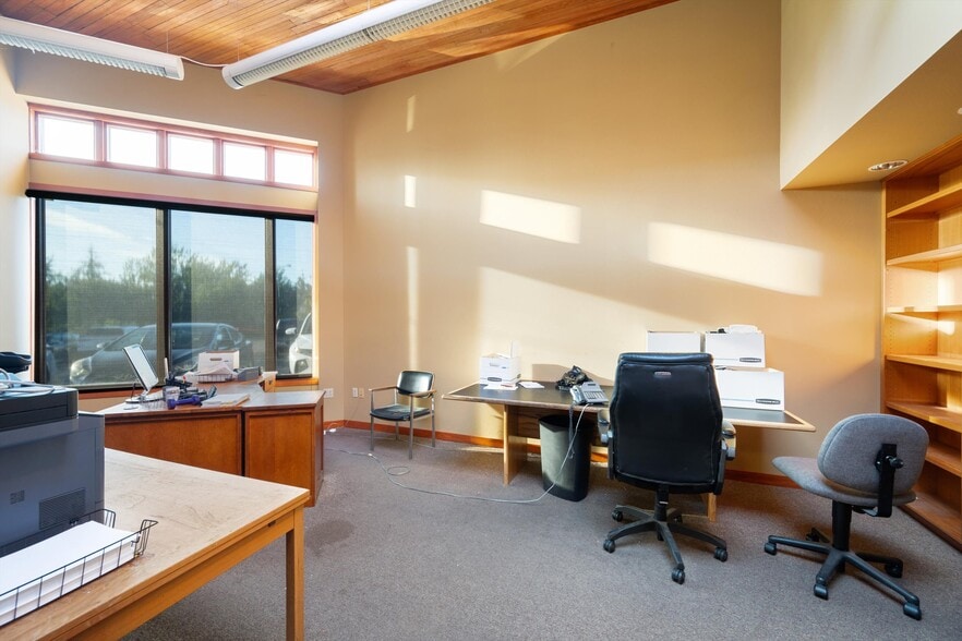 More Photos Of 215 Prospect St, Bellingham Office For Sale