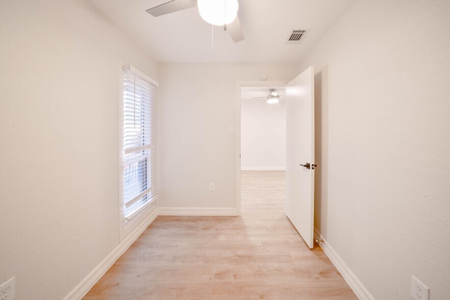 More Photos Of 2703 Mason St, Houston Apartments For Sale