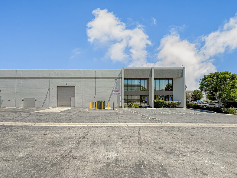 More Photos Of 9420 Chivers Ave, Sun Valley Warehouse For Lease