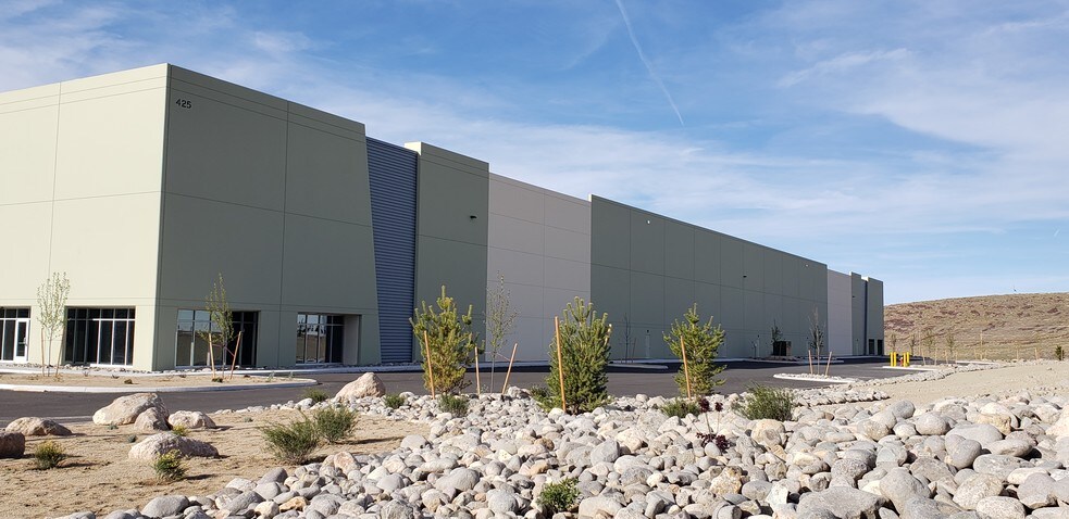 More Photos Of 425 E Sydney Dr, Mccarran Distribution For Lease
