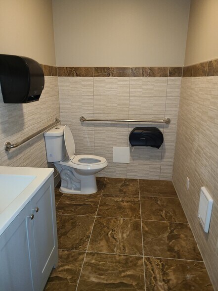 More Photos Of 5005 Kutztown Rd, Temple Storefront Retail Residential For Sale