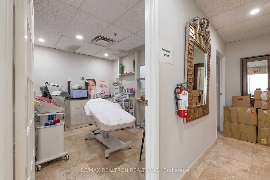 More Photos Of 11685 Yonge St, Richmond Hill Office For Sale