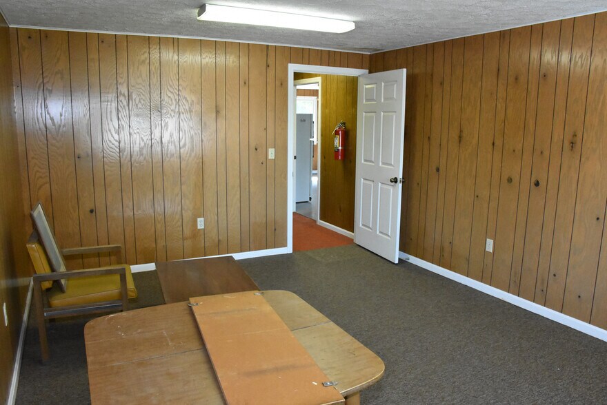 More Photos Of 136 Smith st, Cochranton Industrial For Sale