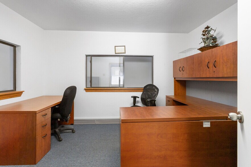 More Photos Of 8424 N HWY 69, Pollok Flex For Sale
