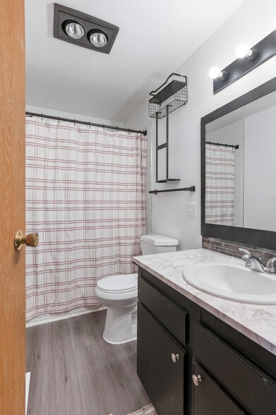 More Photos Of 1527 NE 150th St, Seattle Apartments For Sale