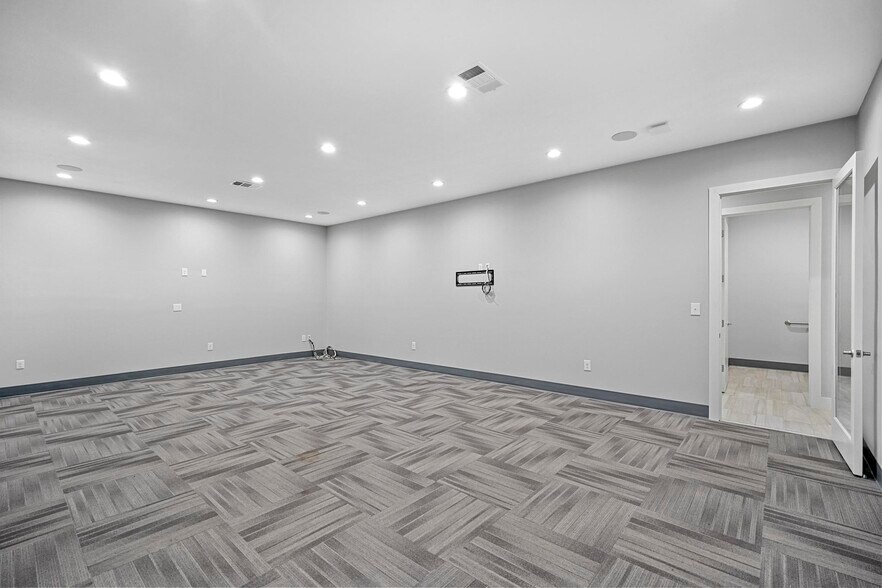 More Photos Of 8212 Liberty Grove Rd, Rowlett Medical For Sale