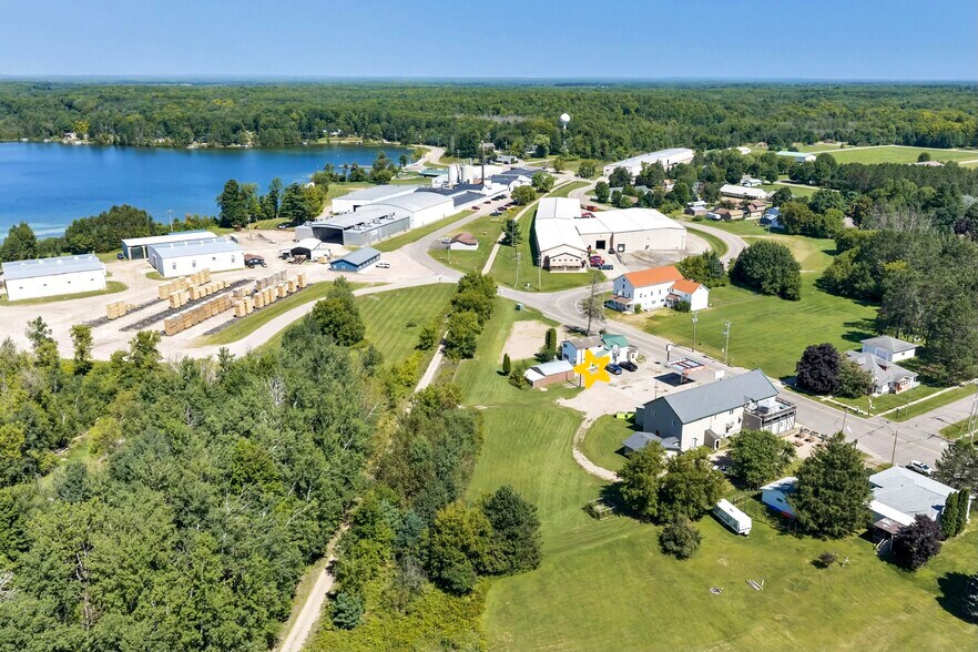 More Photos Of 621 Bissell St, White Lake Restaurant For Sale