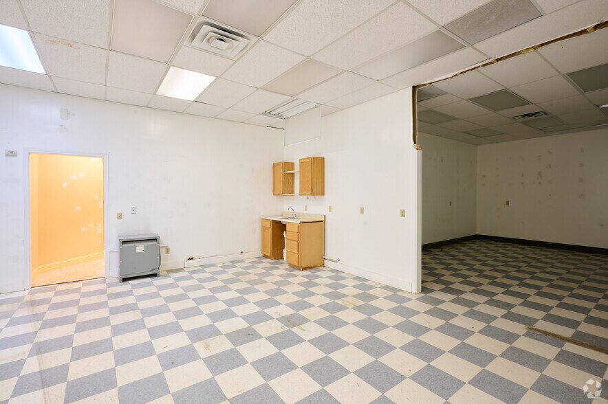 More Photos Of 1900-1925 S Clinton Ave, Rochester Unknown For Lease