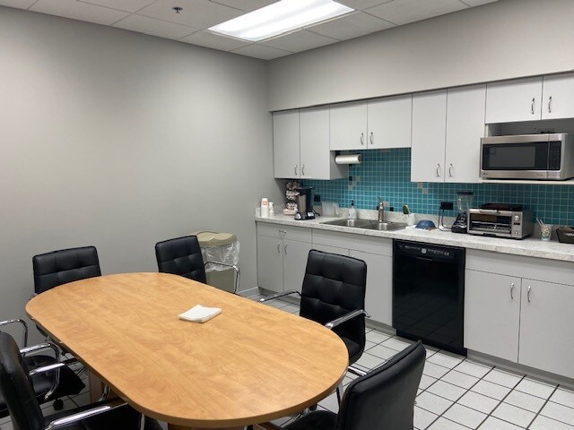 More Photos Of 250-252 Chaddick Dr, Wheeling Warehouse For Sale