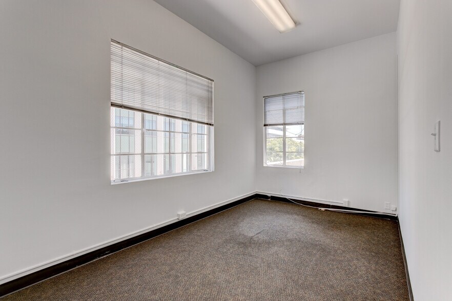 More Photos Of 114-122 S Beverly Dr, Beverly Hills Storefront Retail Office For Lease