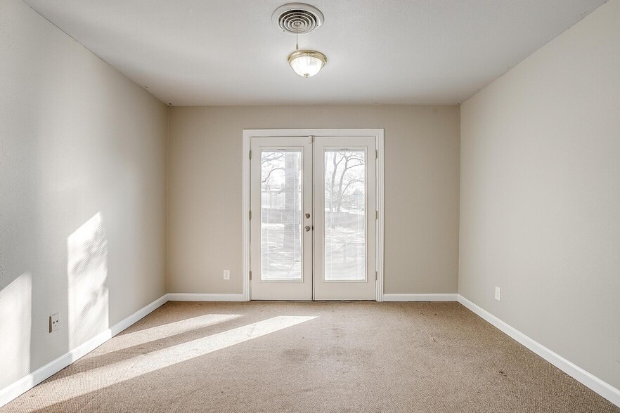 More Photos Of 2418 Cales Dr, Arlington Office Residential For Sale