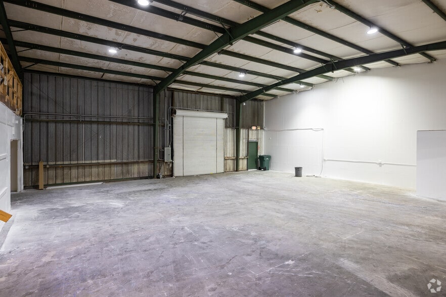 More Photos Of 1720 Main St NE, Palm Bay Unknown For Lease