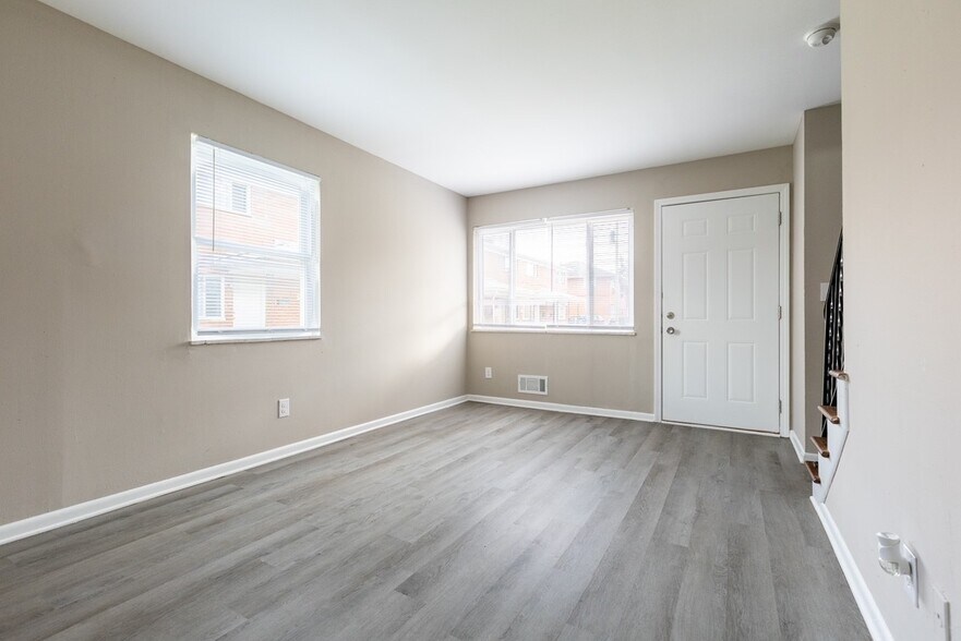 More Photos Of 5828 N Meadows Blvd, Columbus Apartments For Sale