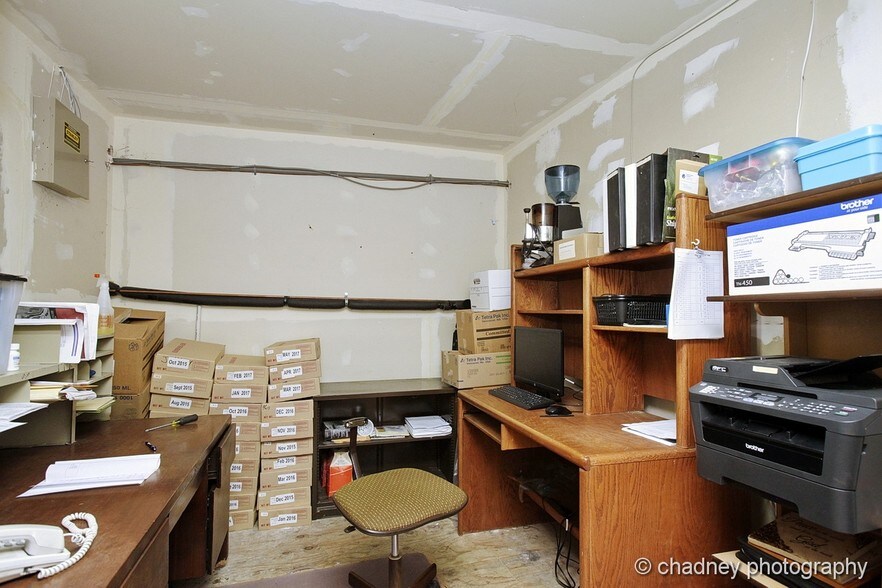 More Photos Of 31815 E Historic Columbia RI Hwy, Troutdale Convenience Store For Sale