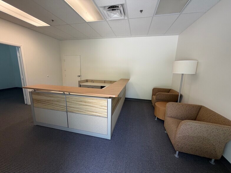 More Photos Of 575 NW Mercantile Pl, Port Saint Lucie Warehouse For Lease