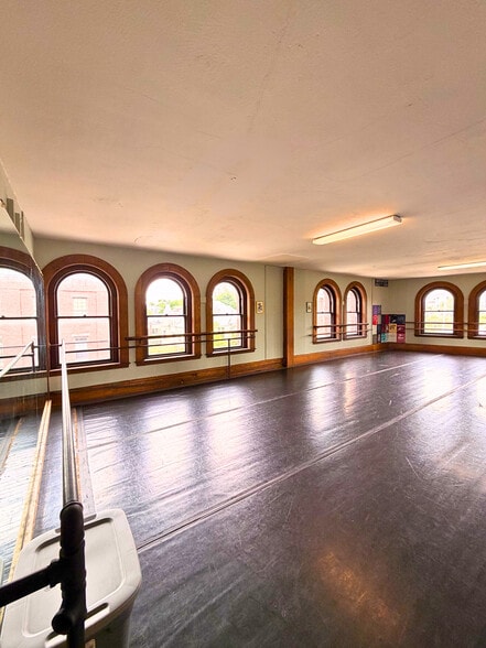 More Photos Of 158 Main St, Bangor Apartments For Sale