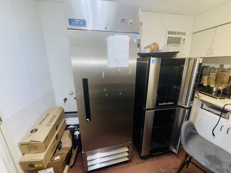 More Photos Of 9169 Markville Dr, Dallas Hotel For Sale