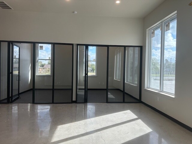 More Photos Of 1010 S Santa Fe Ave, Moore Office For Sale