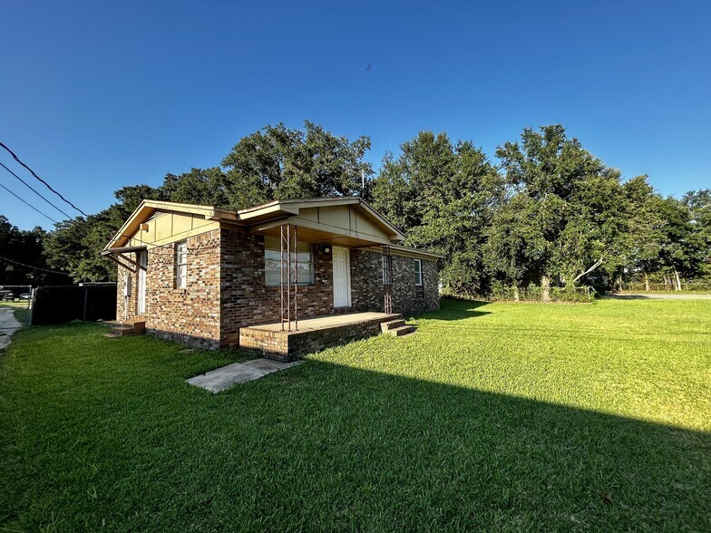 More Photos Of 1010 Creighton Rd, Pensacola Office For Sale