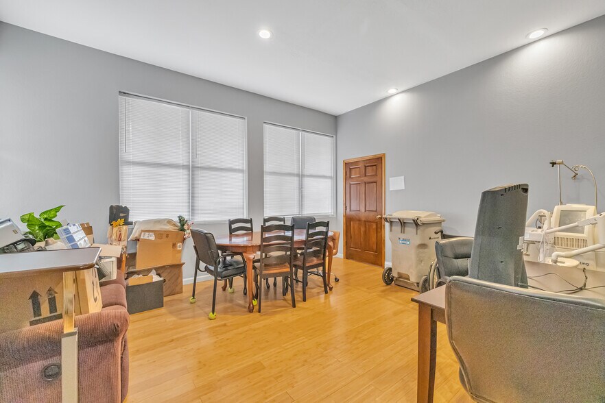 More Photos Of 1039 Boyds Crk, Seymour Freestanding For Sale