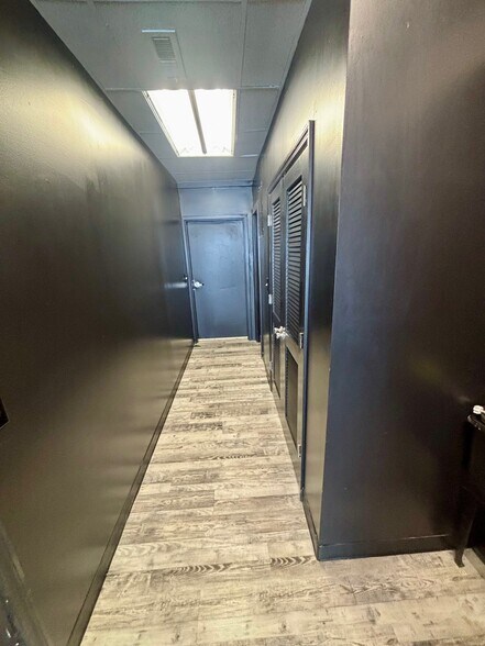 More Photos Of 709-721 Allendale Dr, Lexington Storefront Retail Office For Lease