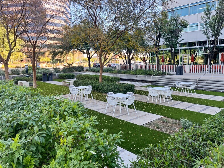 More Photos Of 2375 E Camelback Rd, Phoenix Coworking Space